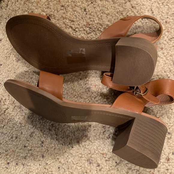 Rock Candy by Zigi Block Heal Sandals - Picture 2 of 3